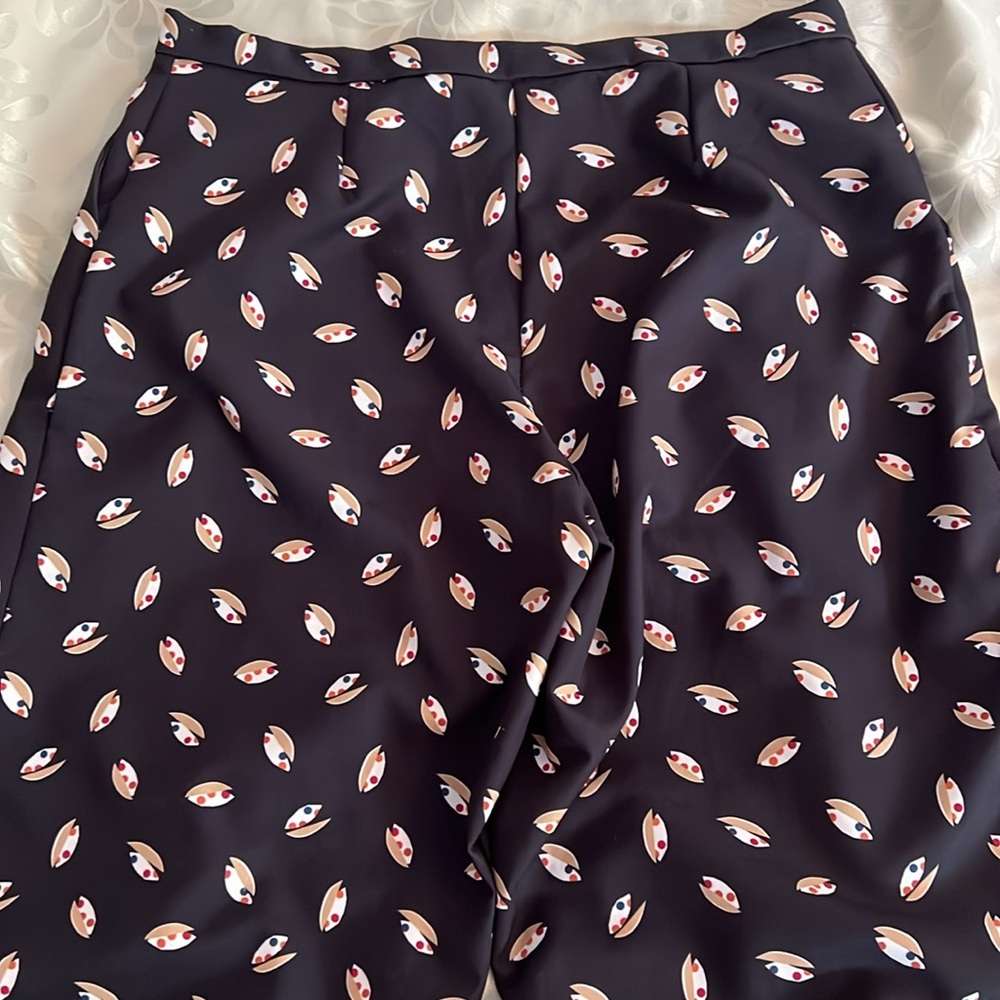 Like New-KATE-Size Large - Picture 8 of 9